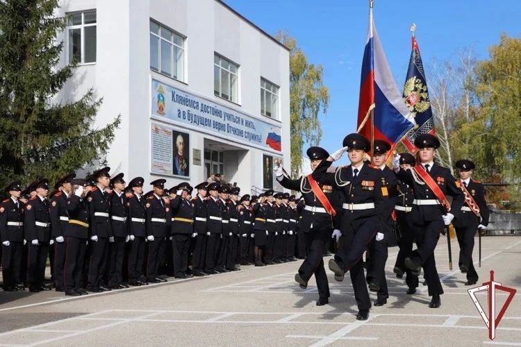 В Самаре росгвардейцы приняли участие в церемонии принятия торжественного обещания кадет В Самаре росгвардейцы приняли участие в церемонии принятия торжественного обещания кадет