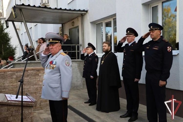 В Самаре росгвардейцы приняли участие в церемонии принятия торжественного обещания кадет В Самаре росгвардейцы приняли участие в церемонии принятия торжественного обещания кадет