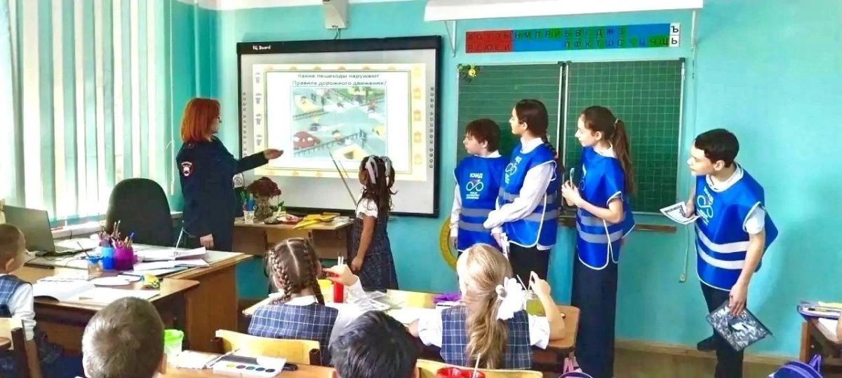 Школьники вместе с ЮИД разобрали безопасный маршрут до школы Школьники вместе с ЮИД разобрали безопасный маршрут до школы