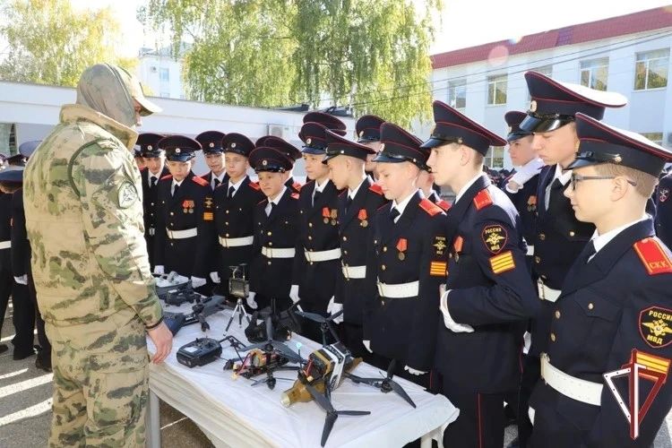 В Самаре росгвардейцы приняли участие в церемонии принятия торжественного обещания кадет В Самаре росгвардейцы приняли участие в церемонии принятия торжественного обещания кадет