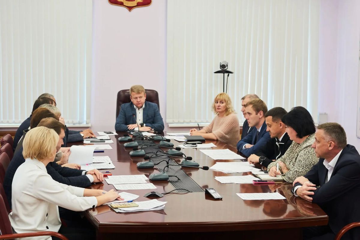 В городской администрации прошло заседание штаба по работе с семьями военнослужащих, принимающих участие в специальной военной операции, под председательством врип главы города Андрея Советкина