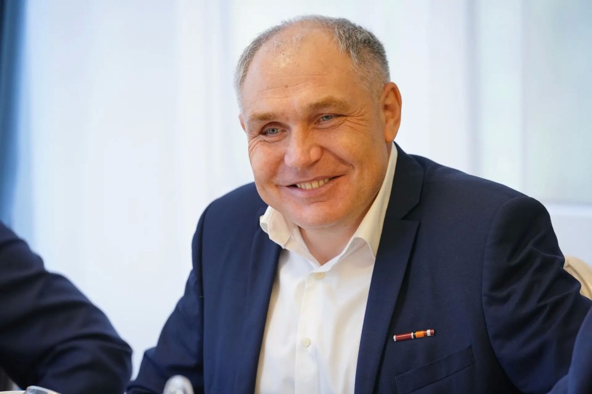 Вячеслав Федорищев: Сегодня в нашей стране отмечается День отца - праздник, подчеркивающий особую роль мужчины в семье, в воспитании детей Вячеслав Федорищев: Сегодня в нашей стране отмечается День отца - праздник, подчеркивающий особую роль мужчины в семье, в воспитании детей