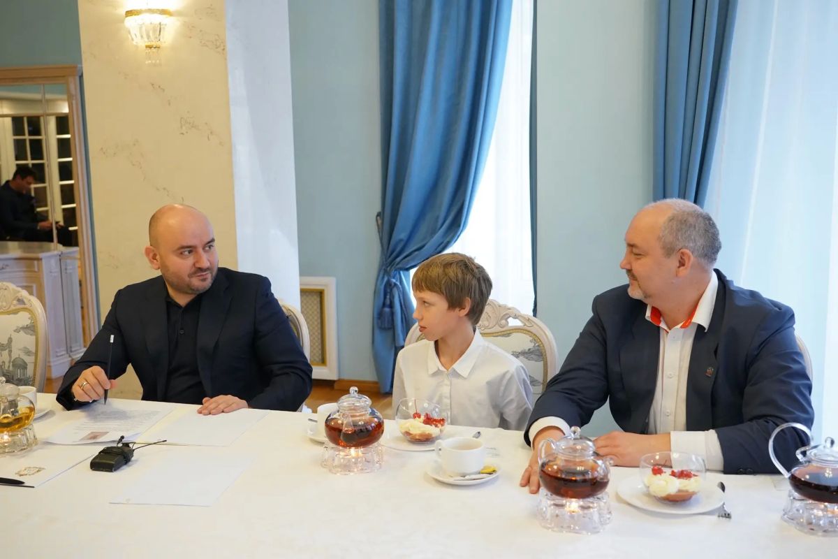 Вячеслав Федорищев: Сегодня в нашей стране отмечается День отца - праздник, подчеркивающий особую роль мужчины в семье, в воспитании детей Вячеслав Федорищев: Сегодня в нашей стране отмечается День отца - праздник, подчеркивающий особую роль мужчины в семье, в воспитании детей