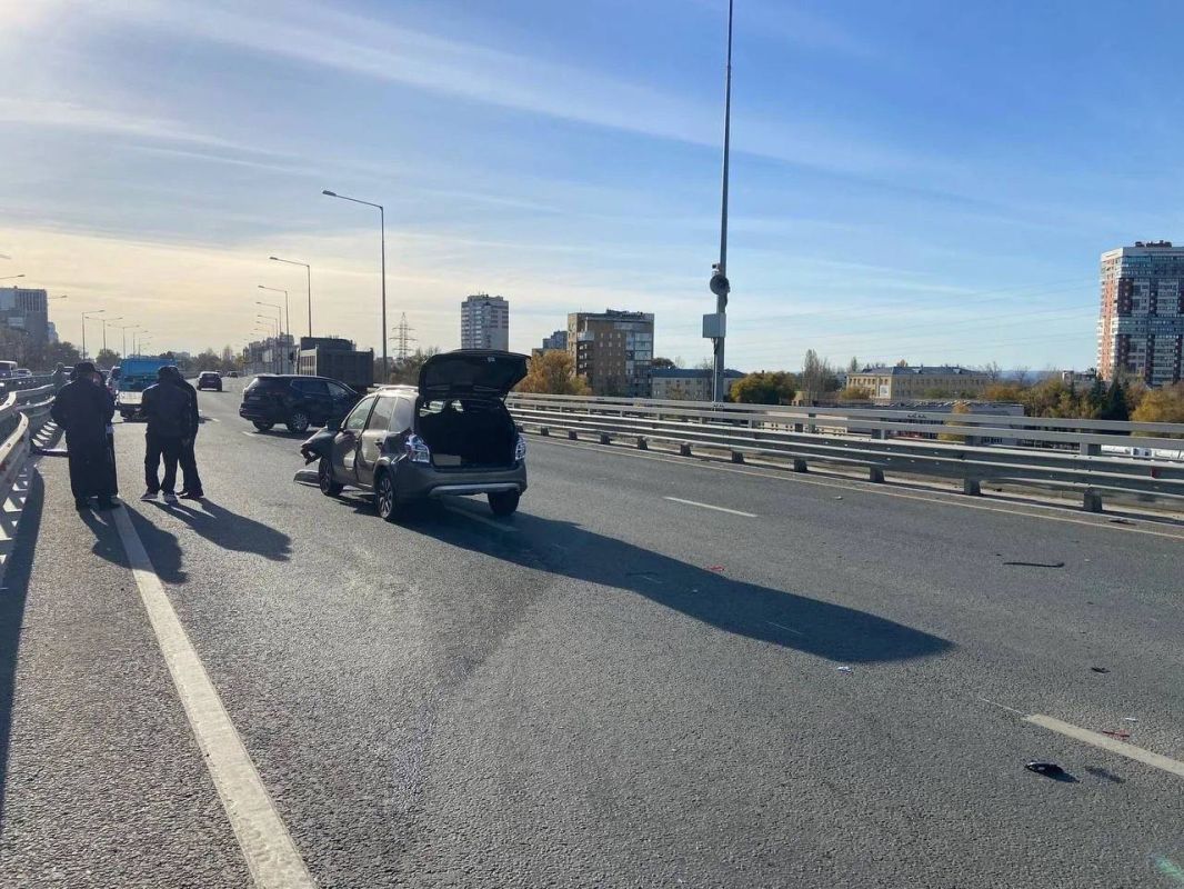 В Самаре сотрудники полиции устанавливают обстоятельства ДТП с участием трех автомобилей В Самаре сотрудники полиции устанавливают обстоятельства ДТП с участием трех автомобилей
