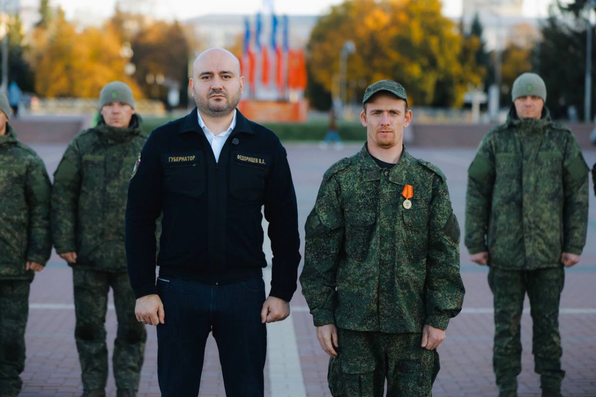 Губернатор наградил бойцов «БАРС-Крылья» и передал технику на СВО