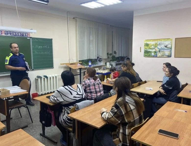 Сотрудники Госавтоинспекции Самарской области продолжают проводить профилактическую работу с родителями учащихся образовательных учреждений региона