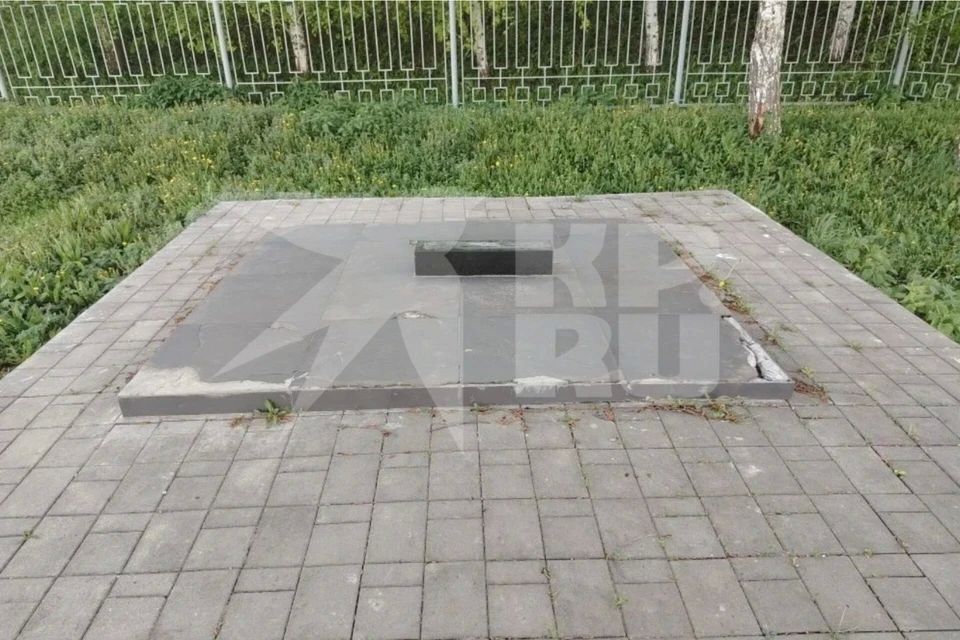 Получила перелом и была прикована к постели: суд встал на сторону семьи девочки, на которую упал памятник