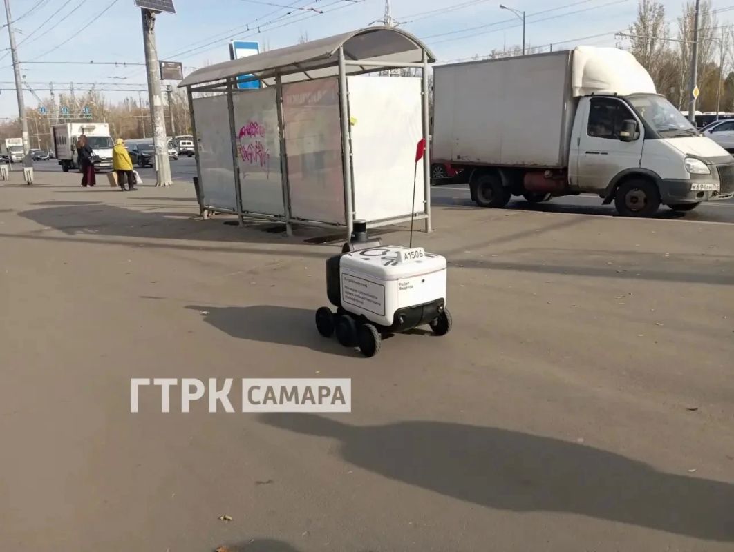 В Самаре на Московском шоссе заметили робота-доставщика с функцией картографа В Самаре на Московском шоссе заметили робота-доставщика с функцией картографа