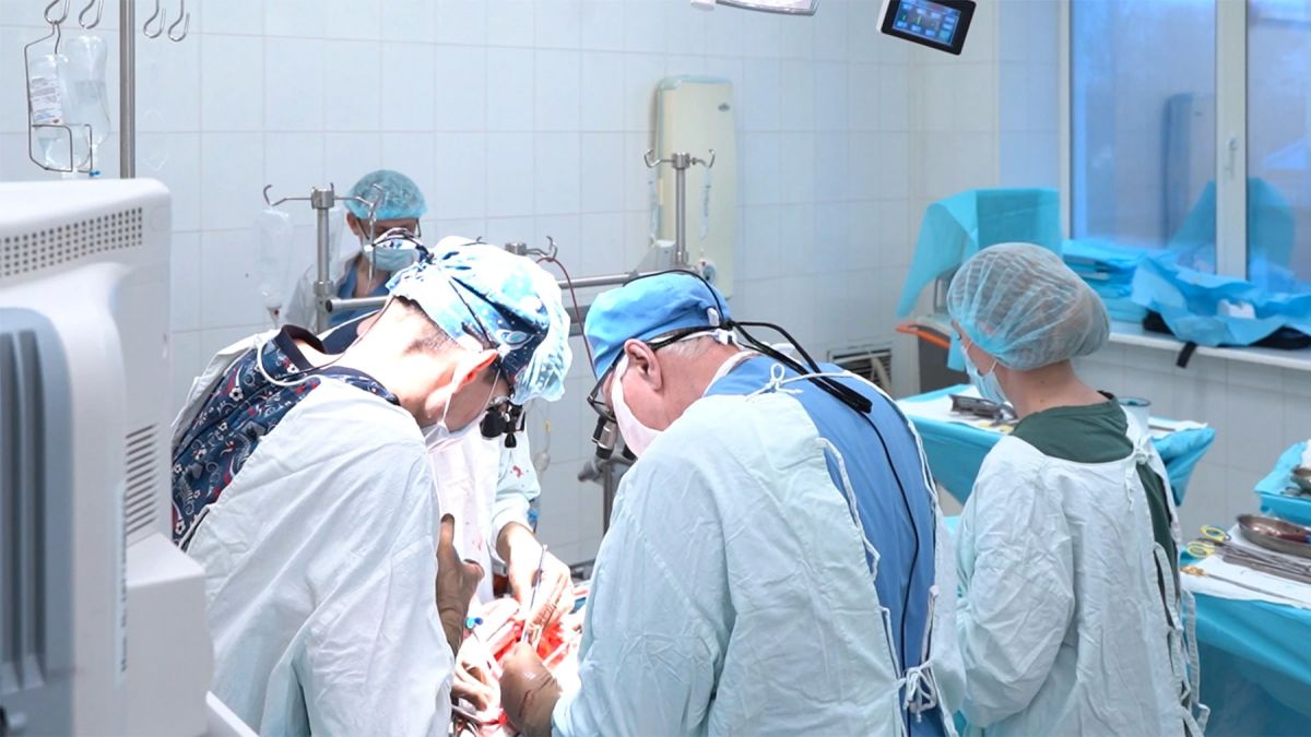 Самарские хирурги пересадили сердце 62-летней пациентке за шесть часов