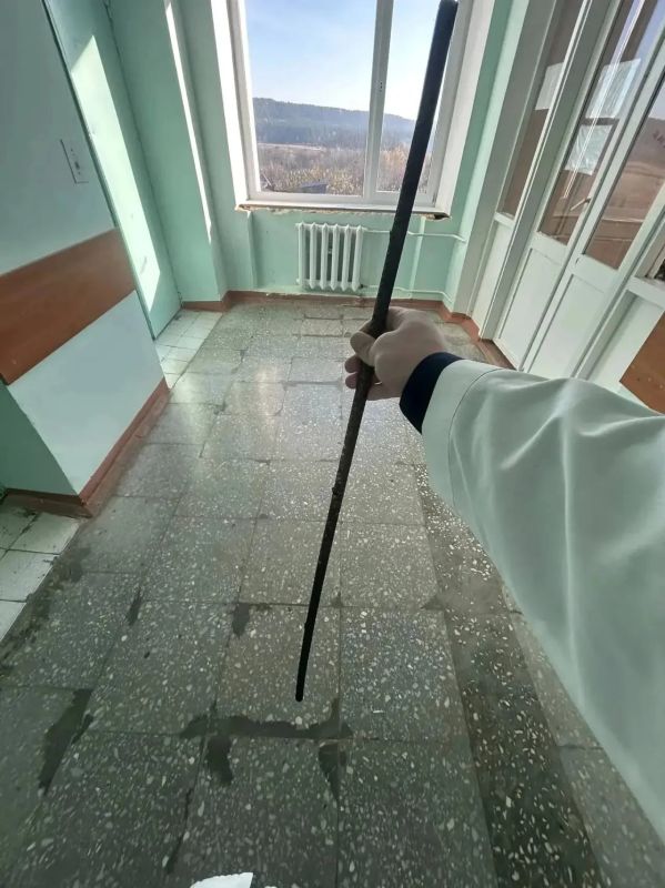 Врачи в Кировской области спасли мальчика, который насадился на метровый металлический штырь