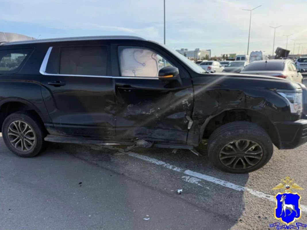 В Самаре на парковке популярного ТЦ столкнулись Haval и Renault В Самаре на парковке популярного ТЦ столкнулись Haval и Renault