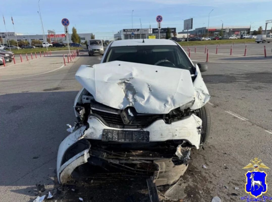 В Самаре на парковке популярного ТЦ столкнулись Haval и Renault В Самаре на парковке популярного ТЦ столкнулись Haval и Renault