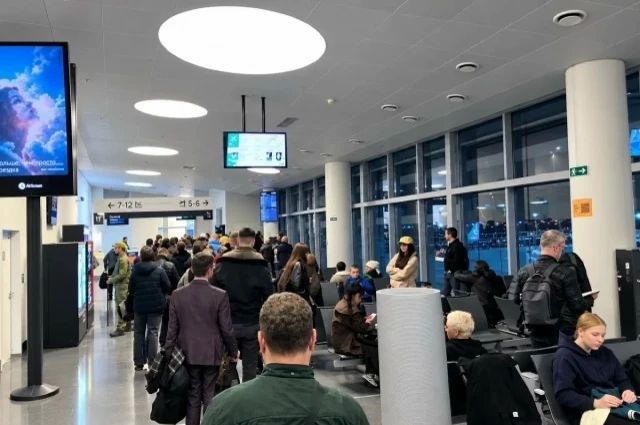 В аэропорту Курумоч задерживают и отменяют рейсы