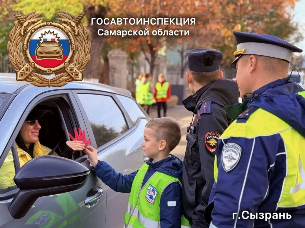 Ручки безопасности: отряд ЮИД гимназии г.Сызрань совместно с сотрудниками Госавтоинспекции напомнили водителям о соблюдении правил дорожного движения