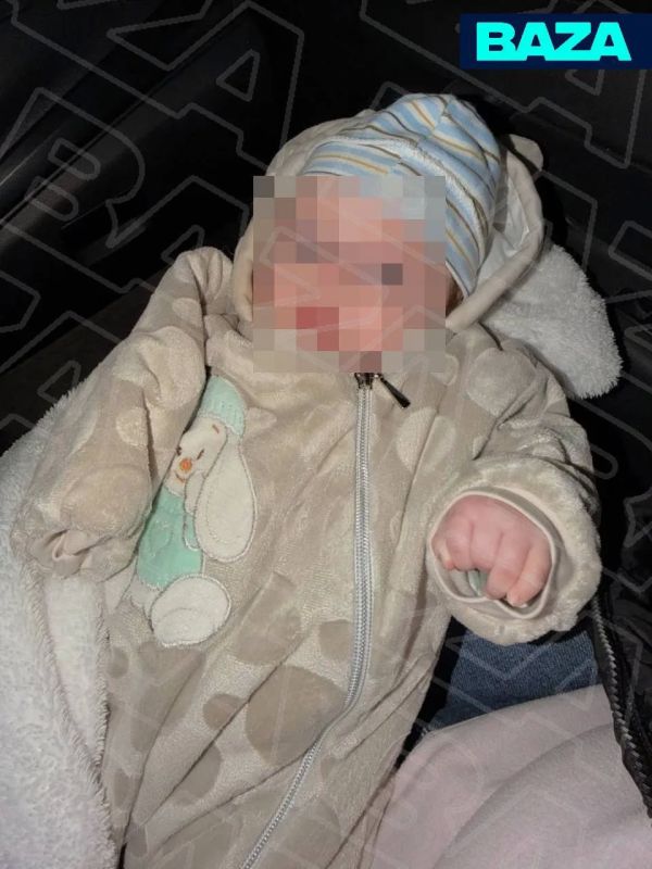 Школьники спасли младенца в Самаре — коляску с двухмесячной девочкой бросили на свалке мусора Школьники спасли младенца в Самаре — коляску с двухмесячной девочкой бросили на свалке мусора