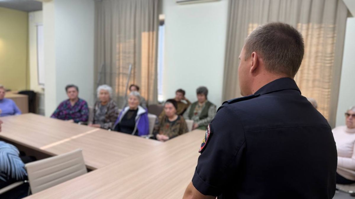 Профилактические мероприятия во Дворце ветеранов: «Школа безопасности для пенсионеров» Профилактические мероприятия во Дворце ветеранов: «Школа безопасности для пенсионеров»