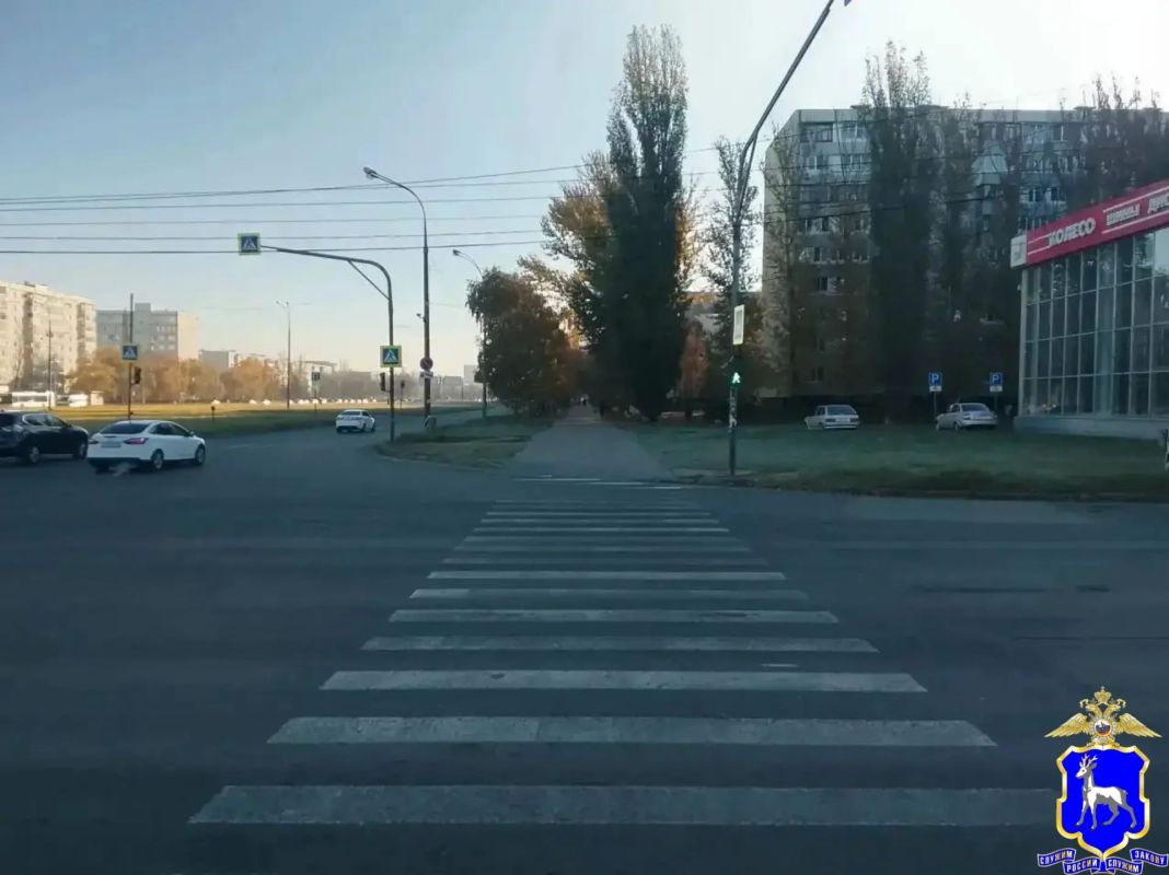 Полицейские работали на месте дорожно-транспортного происшествия в Тольятти Полицейские работали на месте дорожно-транспортного происшествия в Тольятти