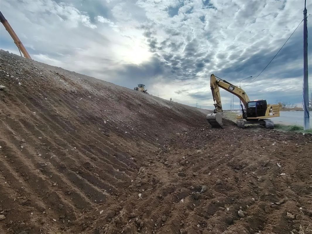 Конец пробкам на М5?. На 960м километре трассы М5 «Урал» завершают строительство левой части нового путепровода