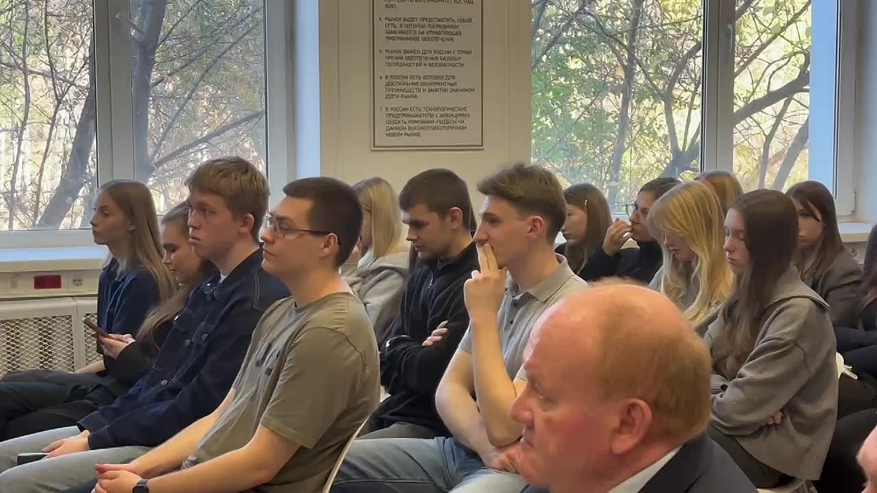 И короткий видеоотчет о том, как прошла сегодняшняя встреча Павла Финка со студентами и аспирантами Самарского университета