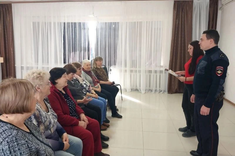 Полицейские Самарской области предупредили пенсионеров о мошенничестве