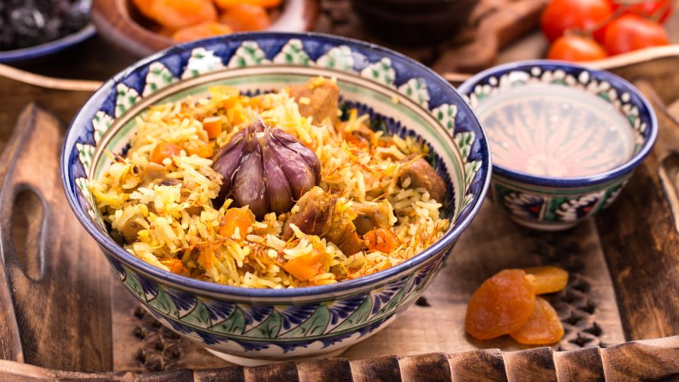 Рассыпчатый и очень вкусный: с этими хитростями плов никогда не превратится в кашу