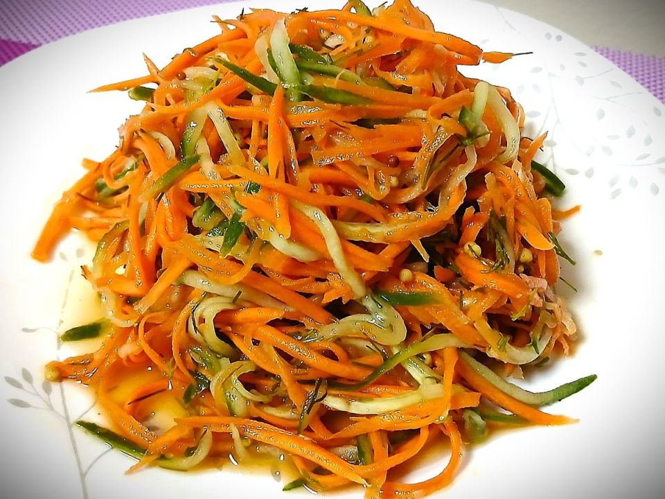 Легкий и вкусный салат из моркови и огурца: быстрота и свежесть на вашей кухне