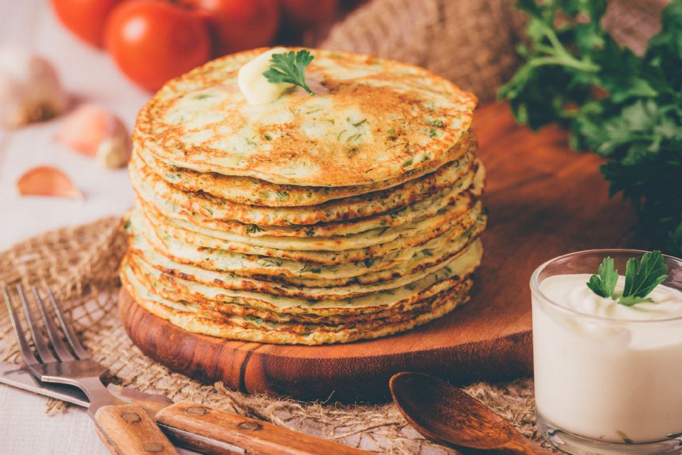 Нежные блины на ряженке с укропом: просто, вкусно и полезно