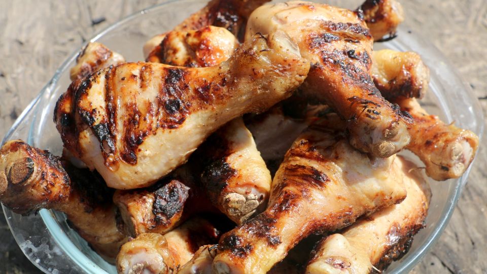 Разлетятся как семечки: куриные ножки в этом маринаде даже остыть не успеют