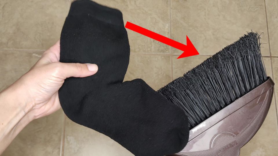 Уборка без забот: как носок на метле меняет правила игры