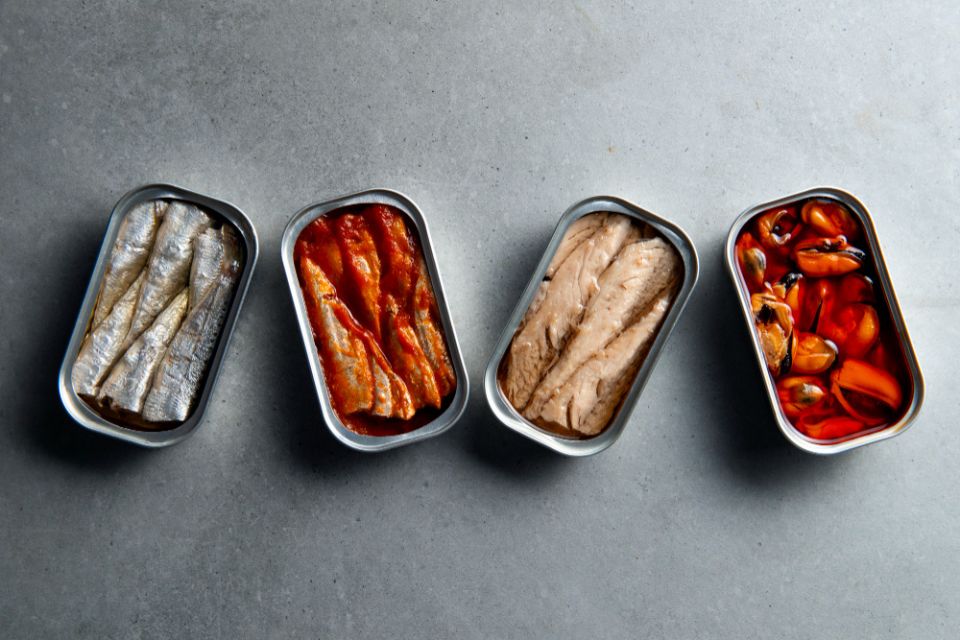 Сардины под микроскопом: что скрывается в банках?