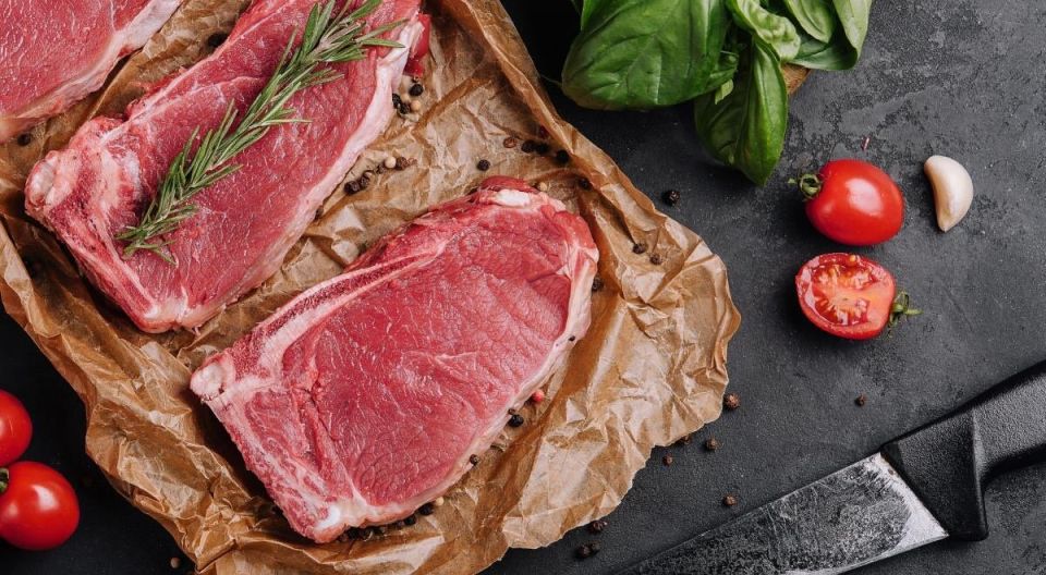 Как выбрать мясо для снижения холестерина: советы диетолога