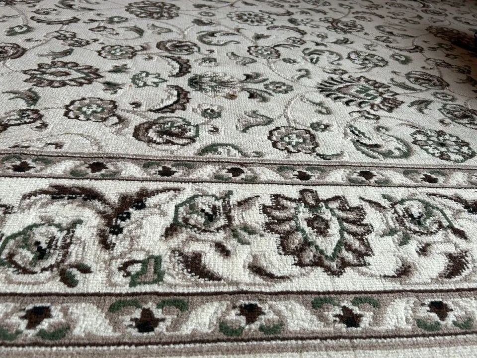 Как эффективно чистить ковер: секреты ухода за домашним текстилем