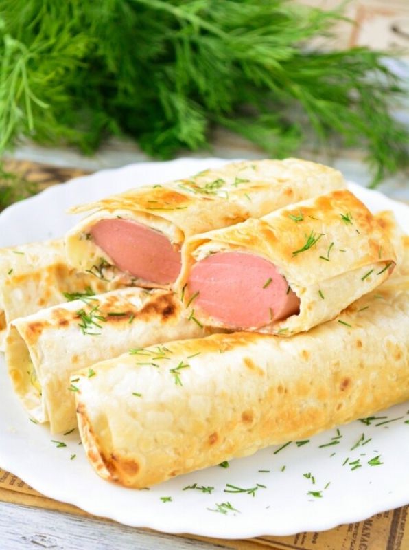 Нежные сосиски в лаваше с сыром – идеальная закуска для любого случая