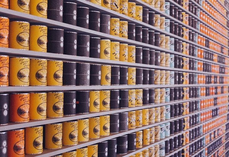 Как открыть банку за секунду без ножа и полотенца: лайфхак для каждого