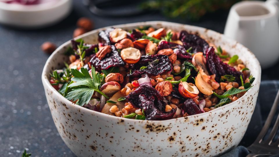 Салат «Кремлевский» готовили во всех ресторанах СССР: его обожали партийные боссы