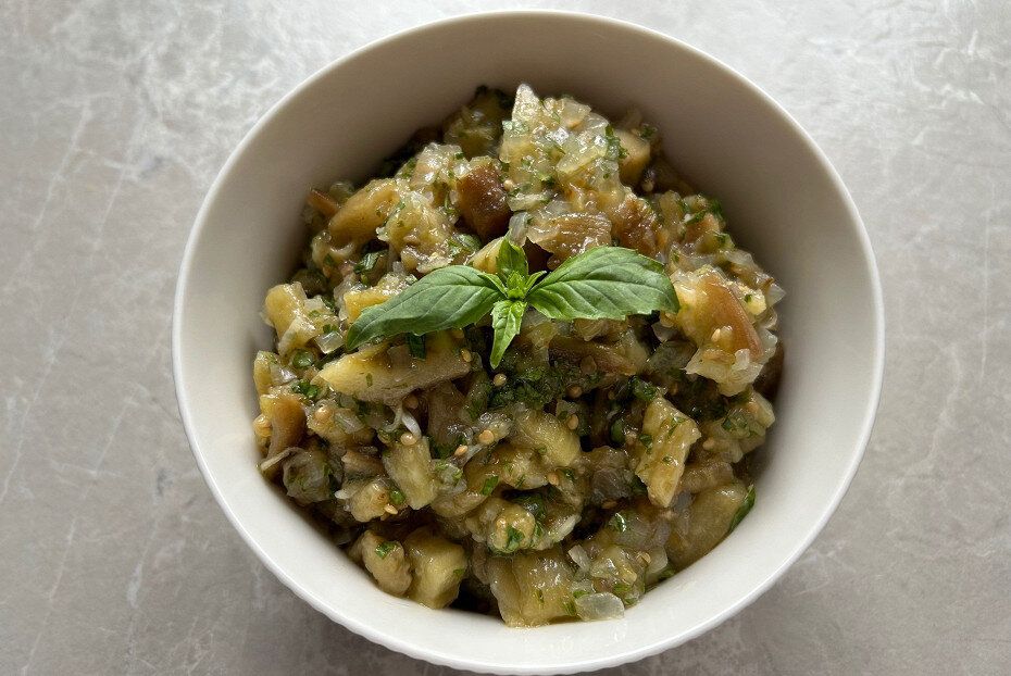 Погружаемся в мир запеченных баклажанов: идеальная закуска для любого стола