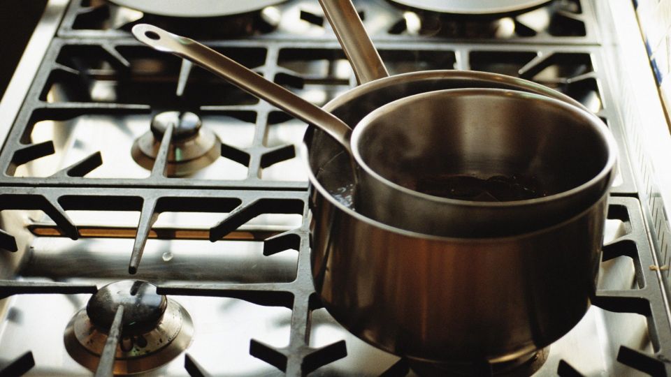 У опытных хозяек решетка плиты всегда чистая: пользуются этой хитростью