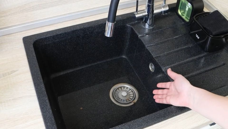 Эффективные методы борьбы с засорами в раковине: простые решения для каждого