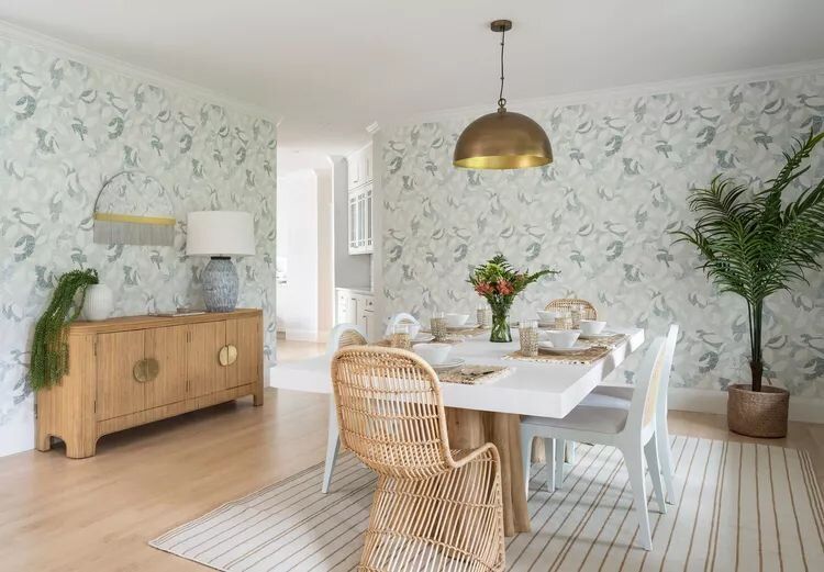 Как стильно украсить комод: идеи для модного интерьера в 2025 году