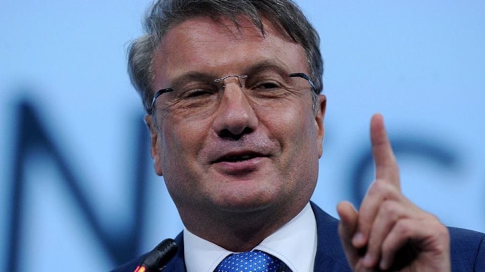 Голосовые переводы и новогодний кэшбэк: как банки меняют финансовую игру