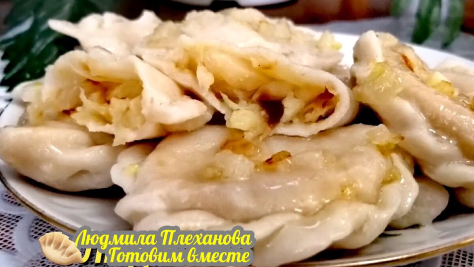 Вареники с картошкой и квашеной капустой: как приготовить любимые семейные лакомства