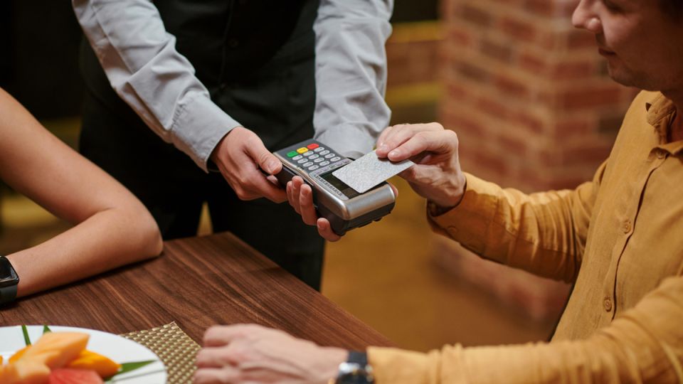 Банки под давлением: почему наличные вновь становятся крайне необходимыми