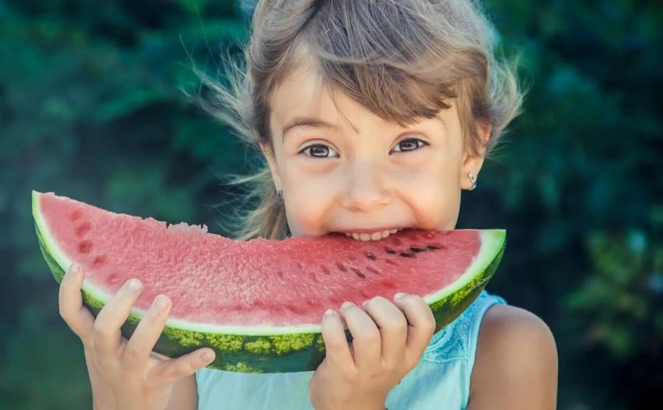 Сладкий риск: сколько арбуза безопасно есть за день?