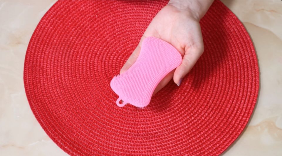 Как силиконовая щётка помогает сократить время на уборку: 8 неожиданных решений