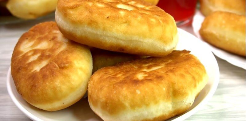 Пирожки за пять минут: тесто на скорую руку и два аппетитных рецепта начинки