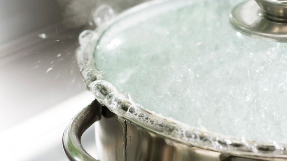 Легкий способ сохранить чистоту на кухне: как предотвратить выкипание жидкости