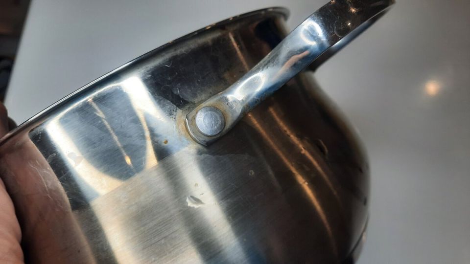 Как мгновенно восстановить блеск нержавеющих кастрюль