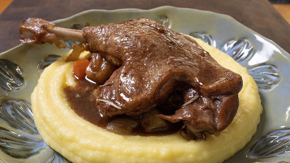 Нежные утиные окорочка с овощами: легкое угощение для гурманов