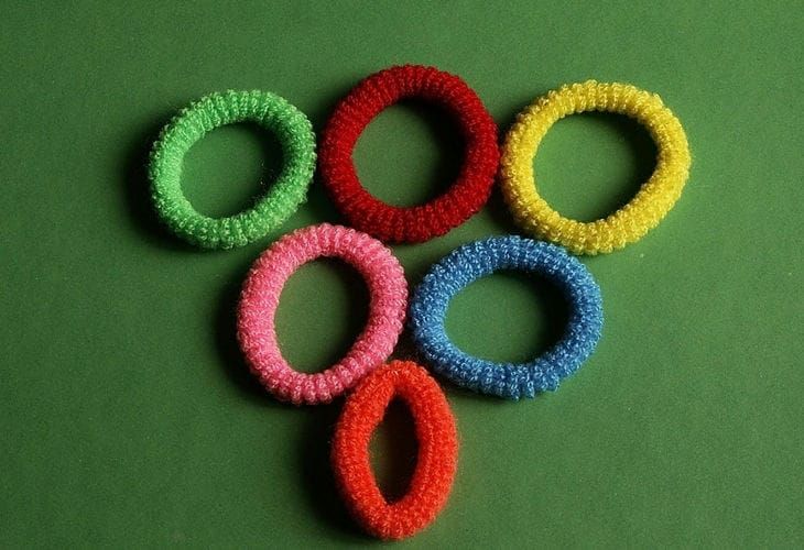 Резинка для волос на дверной ручке: о таком прорыве в организации пространства вы еще не слышали