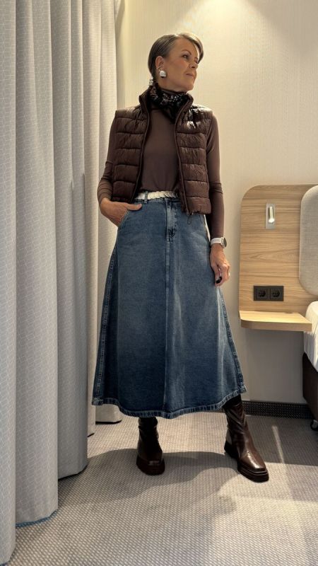 Секреты осеннего стиля: как шикарно носить джинсовые юбки женщинам старше 50